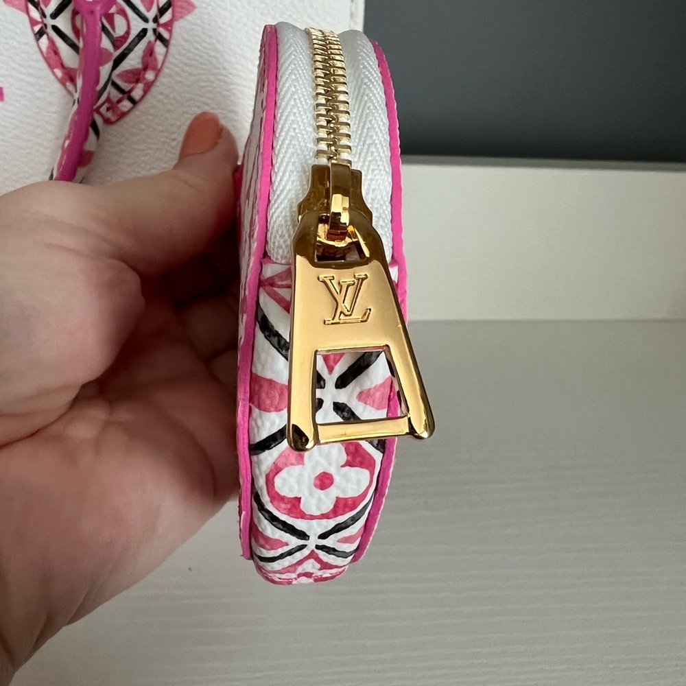 Louis Vuitton Monogram Giant By The Pool 2.0 On The Go PM Pink - Picture 3 of 14